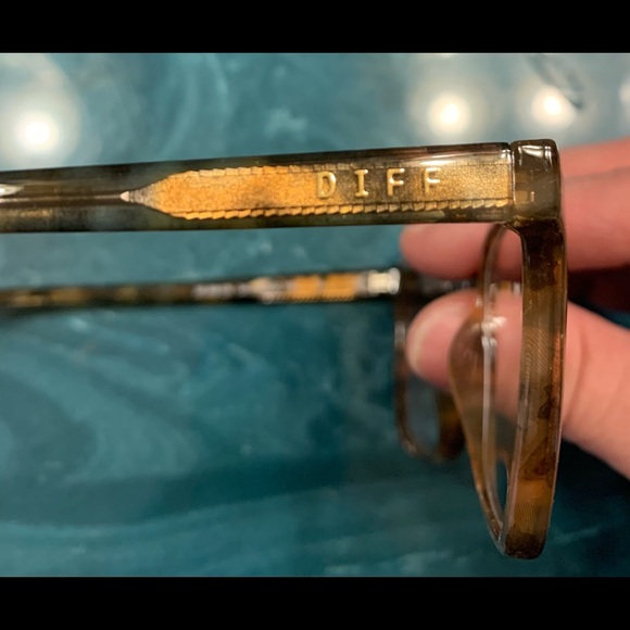 Diff blue blocking tortoiseshell glasses - Picture 4 of 5